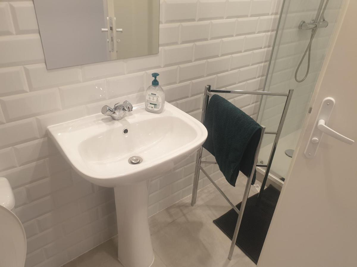 Appartements Renove 2023 Proche Aeroport 5Min, Gare Sncf 2 Min, Tramway Au Pied De L'Immeuble , Parking Possible, Renovated Apartments 2023 Near The Airport 5 Min, Train Station 2 Min, Tram Next To The Building 1 Min, Parking Possible Ніцца Екстер'єр фото