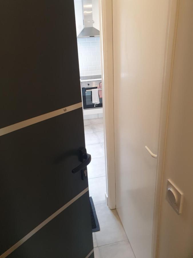 Appartements Renove 2023 Proche Aeroport 5Min, Gare Sncf 2 Min, Tramway Au Pied De L'Immeuble , Parking Possible, Renovated Apartments 2023 Near The Airport 5 Min, Train Station 2 Min, Tram Next To The Building 1 Min, Parking Possible Ніцца Номер фото
