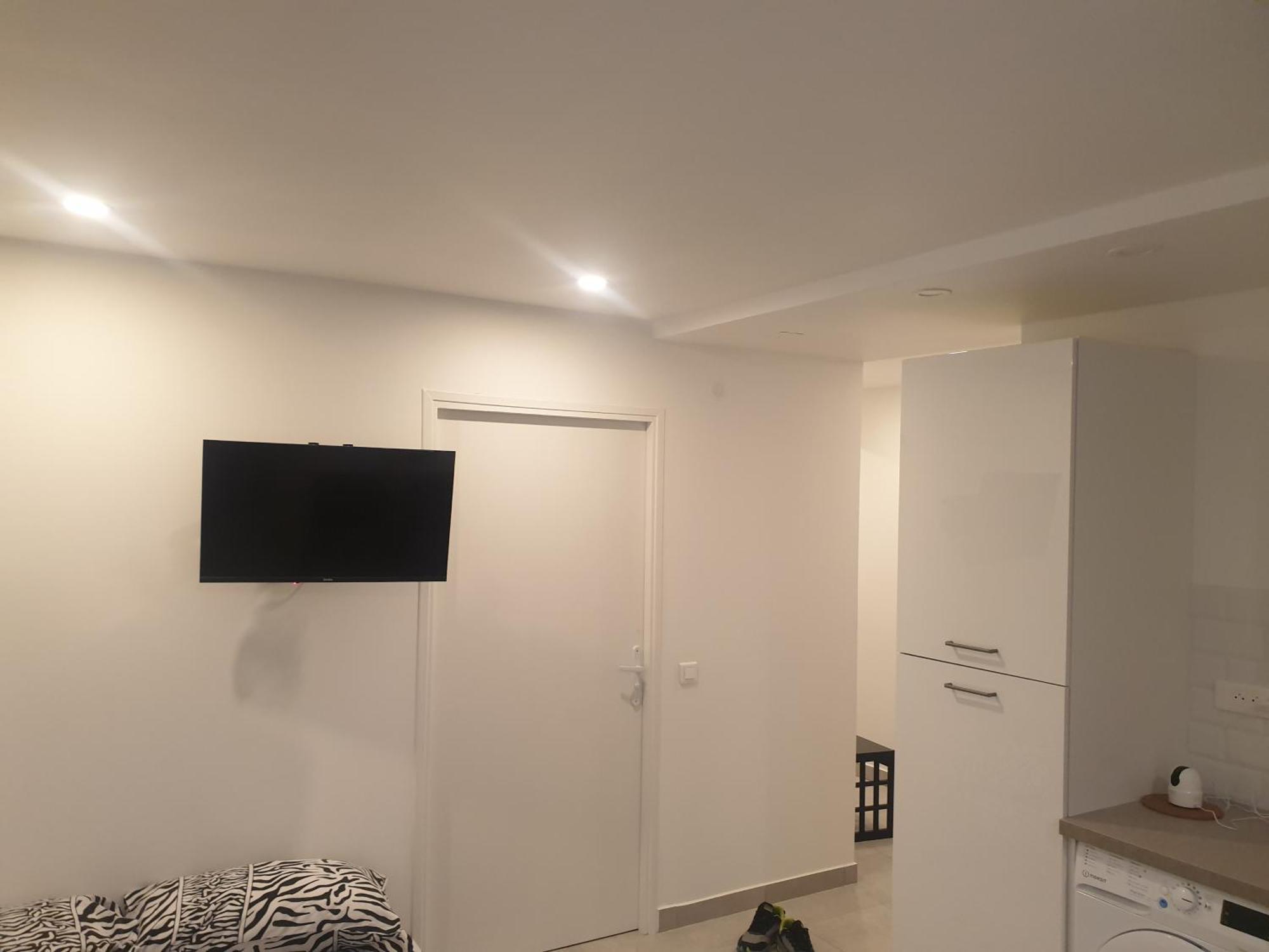 Appartements Renove 2023 Proche Aeroport 5Min, Gare Sncf 2 Min, Tramway Au Pied De L'Immeuble , Parking Possible, Renovated Apartments 2023 Near The Airport 5 Min, Train Station 2 Min, Tram Next To The Building 1 Min, Parking Possible Ніцца Номер фото